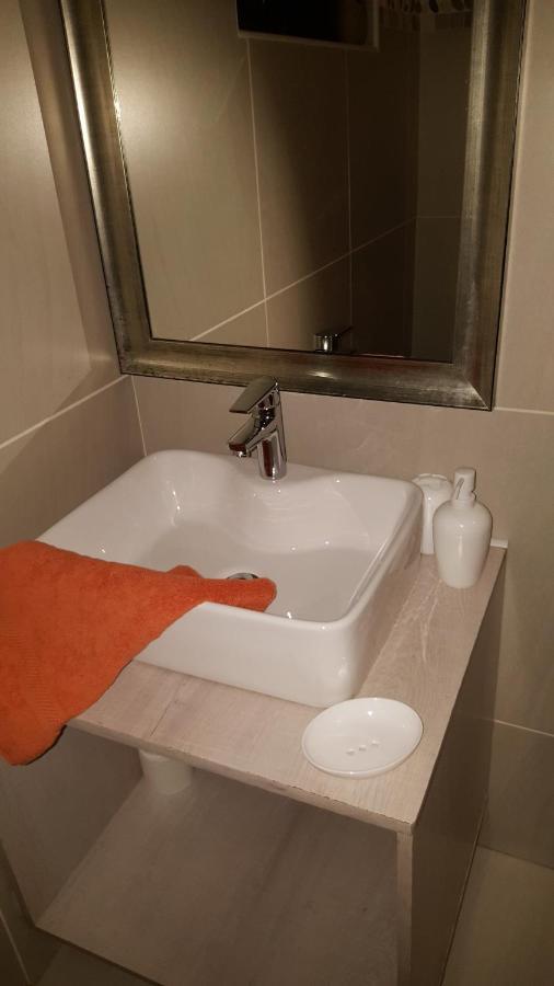 Guest House Frame Ace Белвилл Экстерьер фото